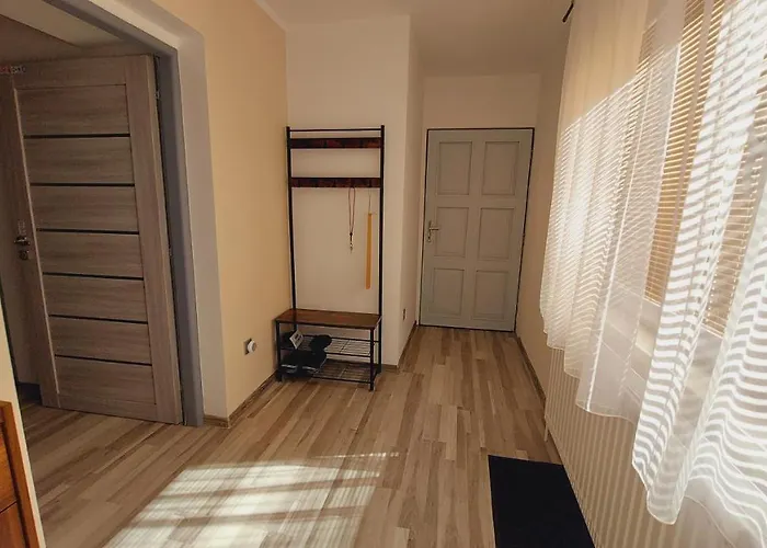 Moderni Klidny Apartman V Prirode, S Parkovanim.