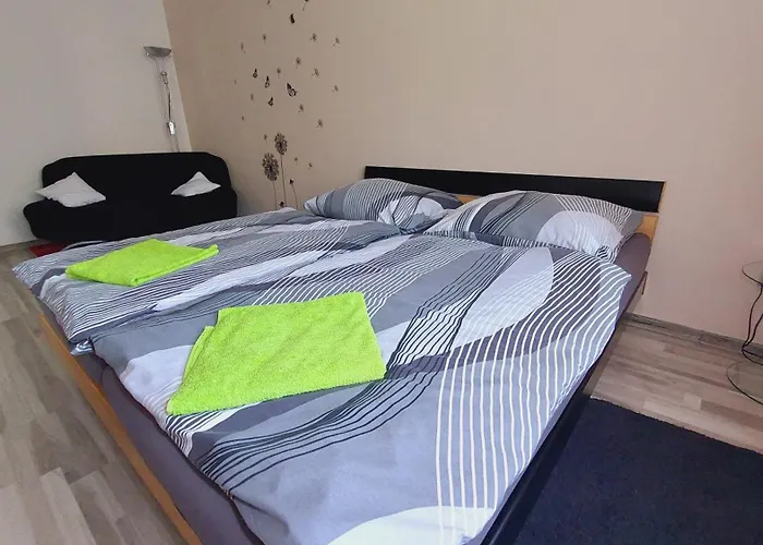 Moderni Klidny Apartman V Prirode, S Parkovanim.
