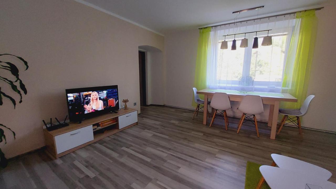 Moderni Klidny V Prirode, S Parkovanim. Nove Mesto nad Metuji