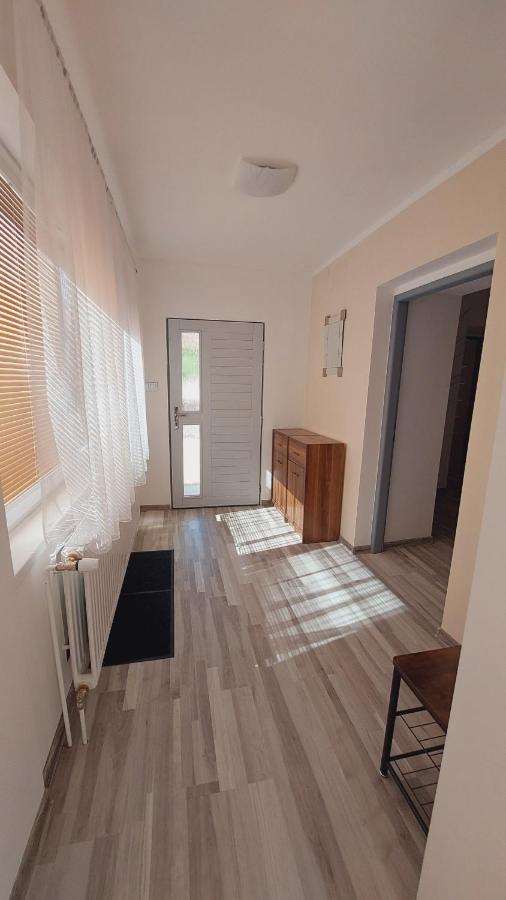 Moderni Klidny V Prirode, S Parkovanim. Apartment